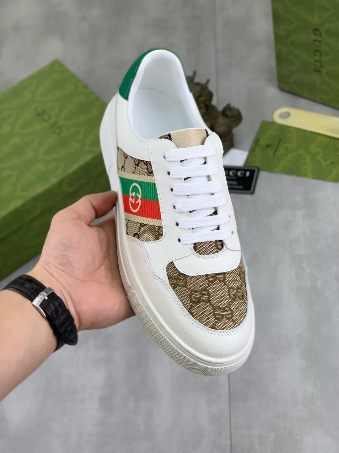 Men's shoes 💰P420 💰[New style]🆘 The latest model from Gucci GUCCI official website🎁Classic casual and fashionable men's shoes👟Best model💥The style is simple and elegant, exclusive for trendy men. Unique official website latest brand elements👑Gucci original decoration, fashionable and generous, original soft calfskin fabric➕Comfortable soft first-layer pigskin lining ✅The official website specifies wear-resistant casual outsole, the classic model is photographed in real life🎬Color: 2️⃣colors available😍Number of codes: 38-44